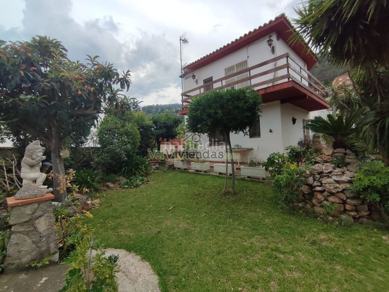 Foto 526f3e23-49ca-49e0-a76a-efce17b0726b. Casa amb xemeneia aparcament a Vallirana