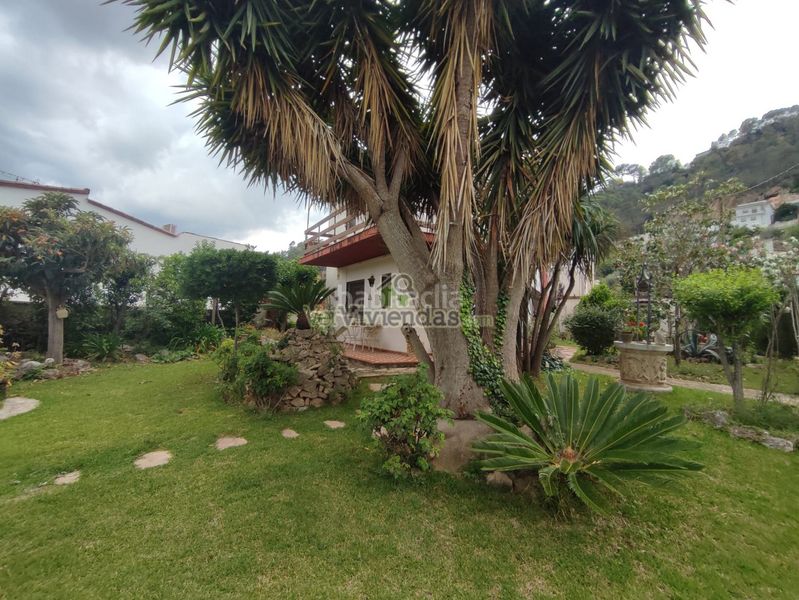 Foto 5a30a9a5-0c1a-4039-9b57-66362be9bb76. Casa amb xemeneia aparcament a Vallirana
