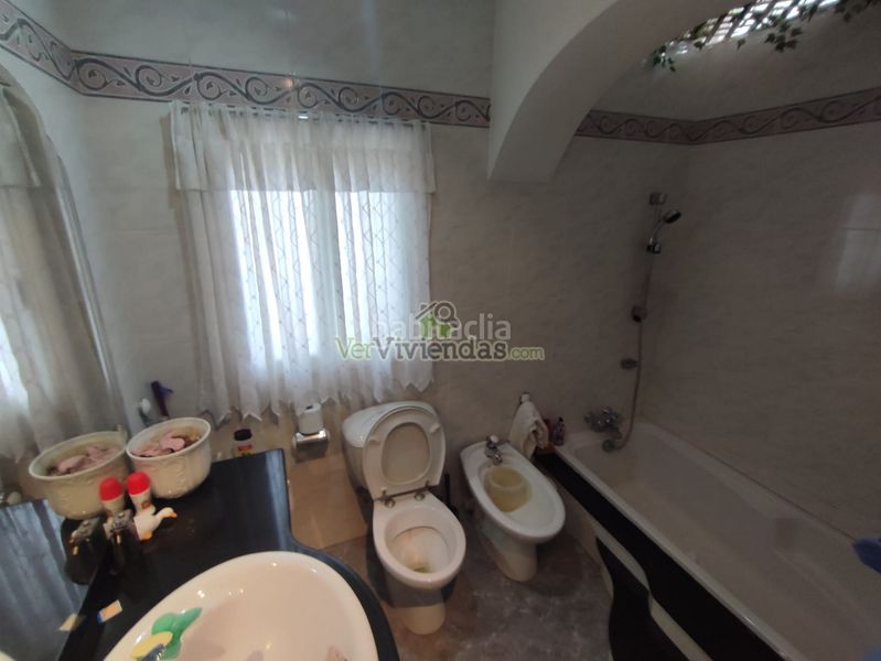 Foto 72ed0301-9895-45f3-bef7-590daf7513b6. Casa amb xemeneia aparcament a Vallirana