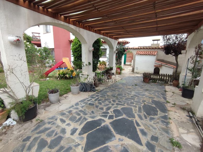 Foto 76ea582f-c89f-4a09-8989-75350d72c262. Casa amb xemeneia aparcament a Vallirana