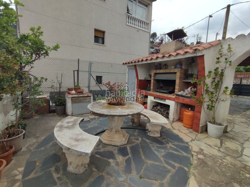 Foto 905691b9-05a4-4f24-b819-464b98a0b1ec. Casa amb xemeneia aparcament a Vallirana