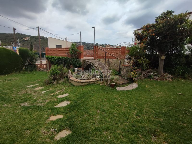 Foto 9b2bb3e4-77d3-425c-8800-b7fffea5f63e. Casa amb xemeneia aparcament a Vallirana