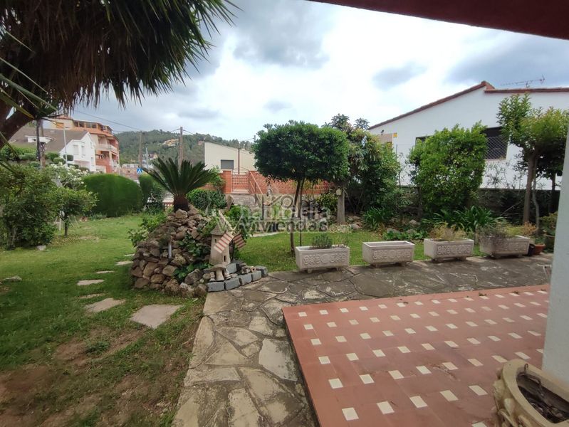 Foto a61d9f6e-ce1c-40bf-8998-bfe31795859a. Casa amb xemeneia aparcament a Vallirana