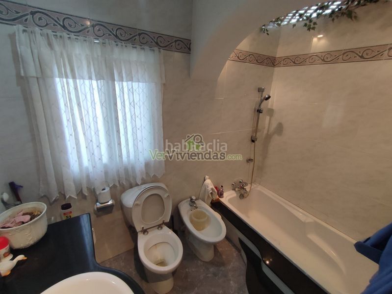 Foto b8763ced-96db-470e-af02-fb6f05680abe. Casa amb xemeneia aparcament a Vallirana