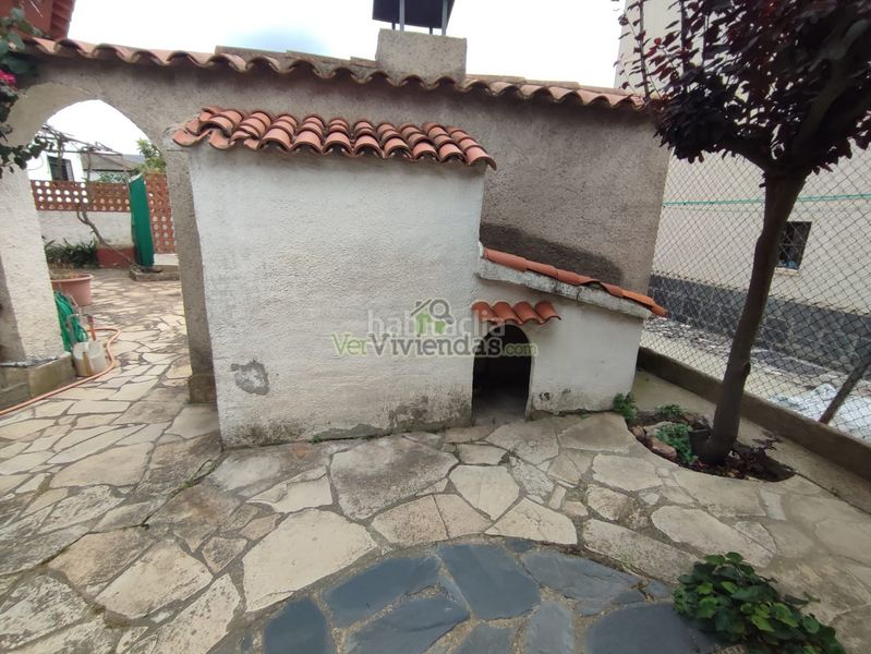 Foto d78540b4-dc76-494c-84cc-523c0142e8d6. Casa amb xemeneia aparcament a Vallirana