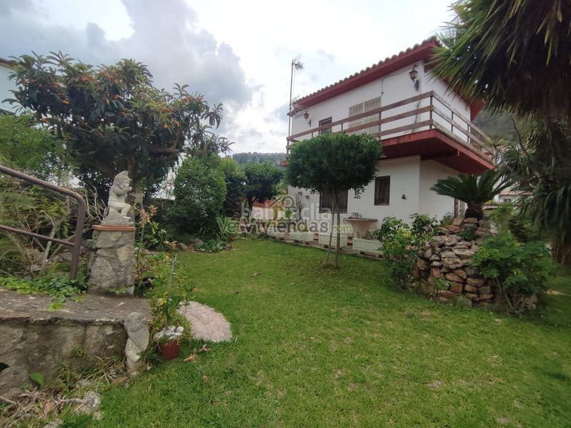 Foto dad4bb97-3395-425d-8ec4-15c72137bdcb. Casa amb xemeneia aparcament a Vallirana