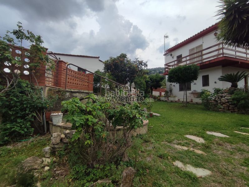 Foto ed6988b1-3093-4723-ac4a-2e56e6b20c53. Casa amb xemeneia aparcament a Vallirana