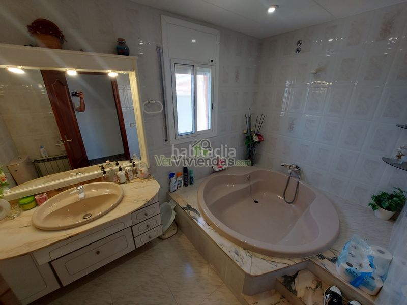 Foto 4e318a99-bbe0-4302-84e2-03d5b957b27e. Casa amb calefacció aparcament a Masquefa