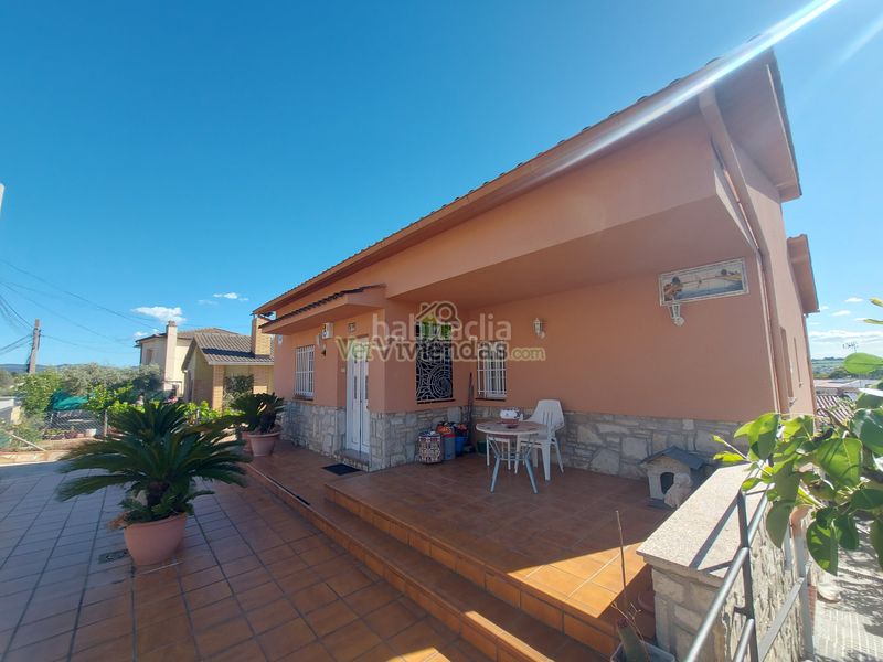 Foto cf00f014-f63d-44bb-a41e-5c84a452f5ea. Casa amb calefacció aparcament a Masquefa