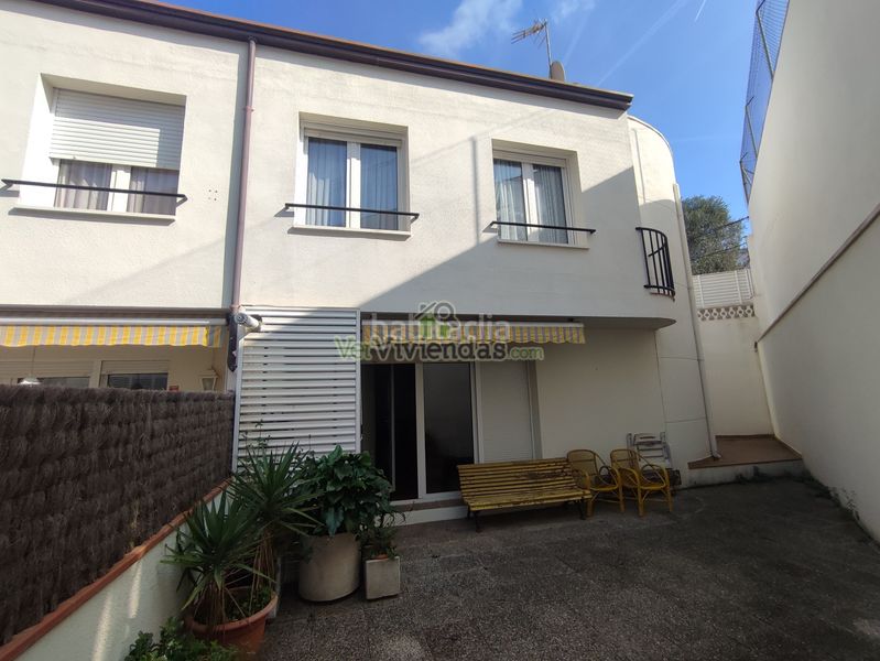Foto 07b304d0-7bb1-4075-84e4-62a07f12c27b. Casa adossada amb xemeneia calefacció aparcament a Torrelles de Llobregat