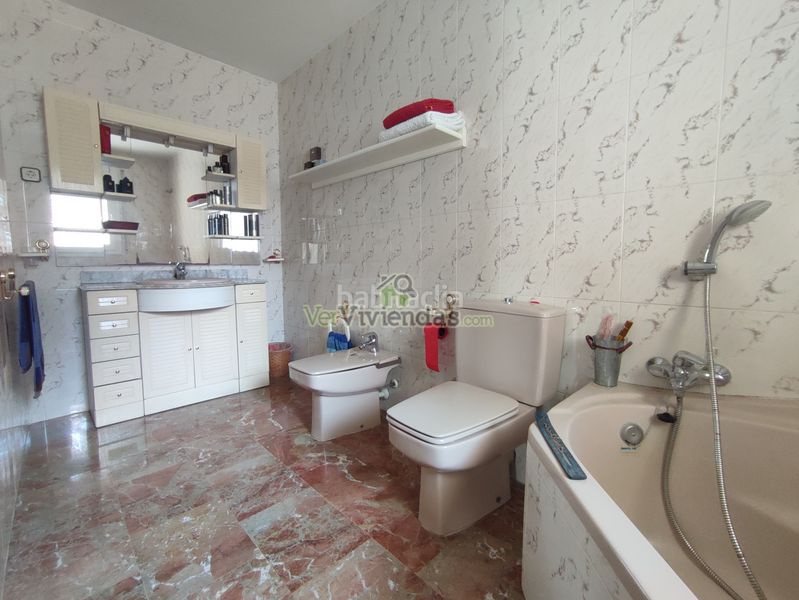 Foto 092b1ff6-a9c0-4f59-b3a2-1272c2ca0b02. Casa adossada amb xemeneia calefacció aparcament a Torrelles de Llobregat