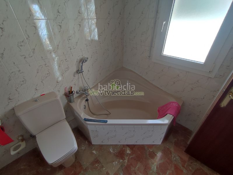 Foto 164183b6-aa77-437b-815b-eb7328e6faa5. Casa adossada amb xemeneia calefacció aparcament a Torrelles de Llobregat