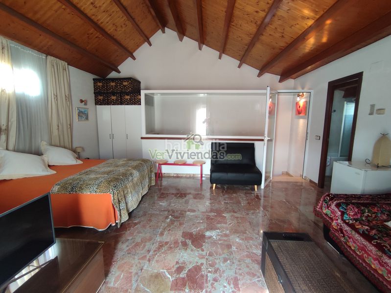 Foto 19ea6a1e-ca82-44a6-8277-ef379114a3f2. Casa adossada amb xemeneia calefacció aparcament a Torrelles de Llobregat