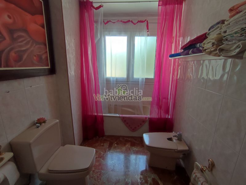 Foto 1de79da2-829f-475b-a595-bbb6b146960b. Casa adossada amb xemeneia calefacció aparcament a Torrelles de Llobregat