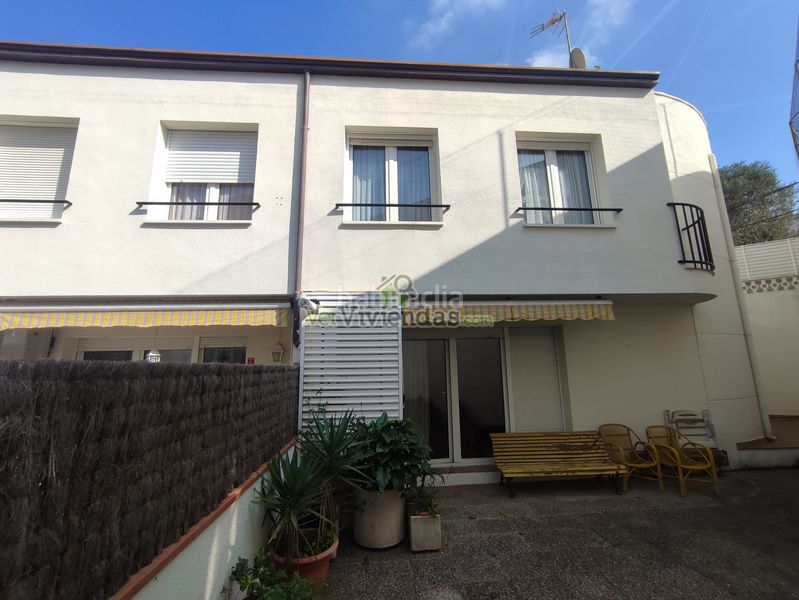 Foto 2a4f7b5a-4ce1-4b7d-8928-08547c569c8e. Casa adossada amb xemeneia calefacció aparcament a Torrelles de Llobregat