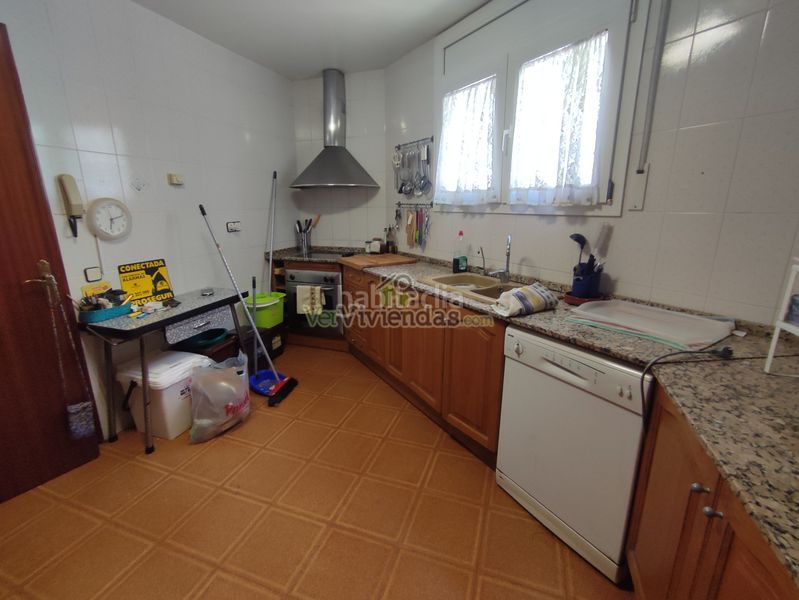Foto 5f031574-8c42-4c49-946d-a4c1cd3075ff. Casa adossada amb xemeneia calefacció aparcament a Torrelles de Llobregat