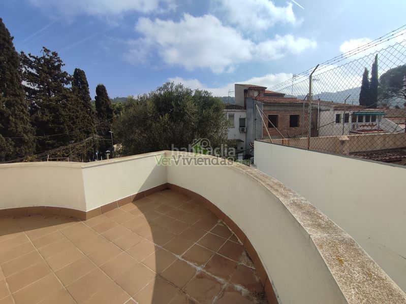 Foto 6379cf9a-8b9a-419f-b327-44757d53a0af. Casa adossada amb xemeneia calefacció aparcament a Torrelles de Llobregat