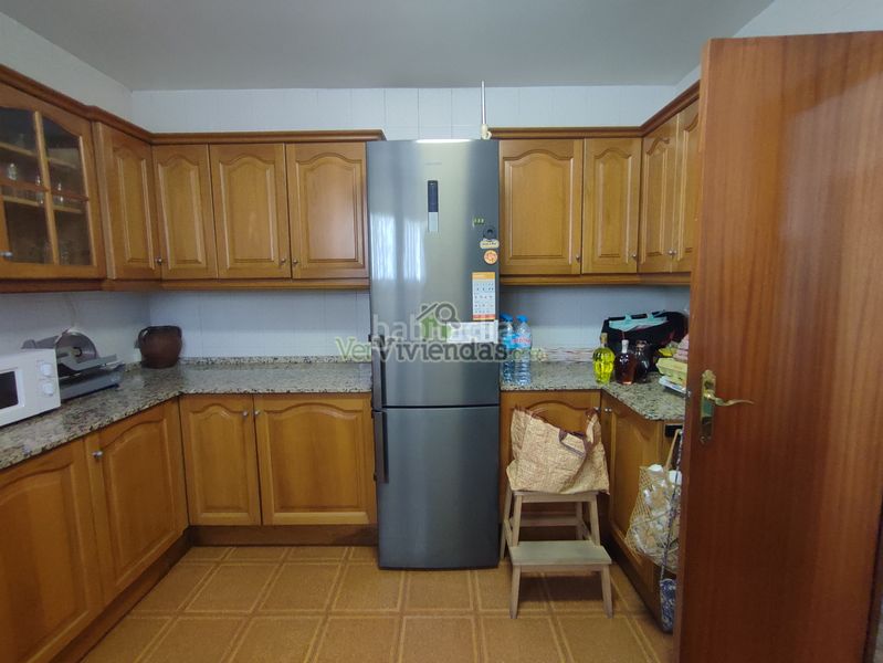 Foto 760b280b-9831-48c9-9b0d-c8eb688d7ffa. Casa adossada amb xemeneia calefacció aparcament a Torrelles de Llobregat