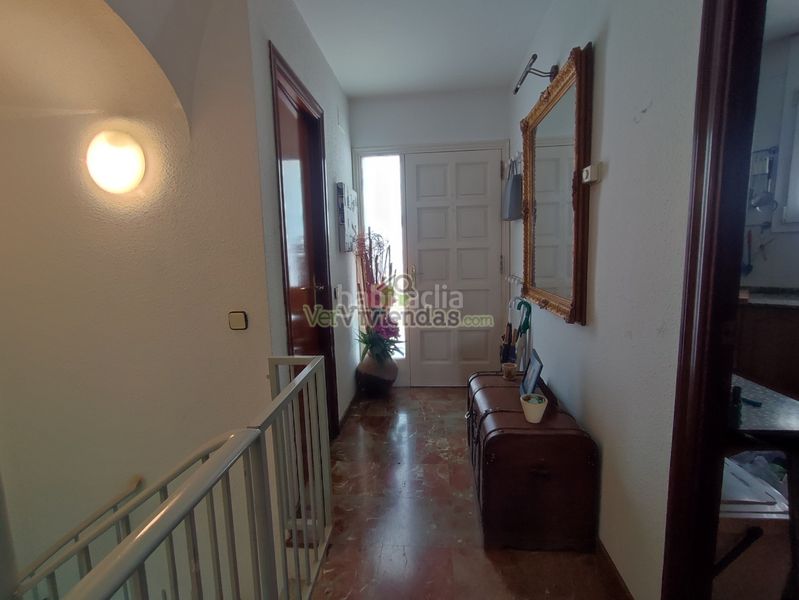 Foto 7b7cb0a6-67d0-47a5-9cab-d77ac4de383e. Casa adossada amb xemeneia calefacció aparcament a Torrelles de Llobregat