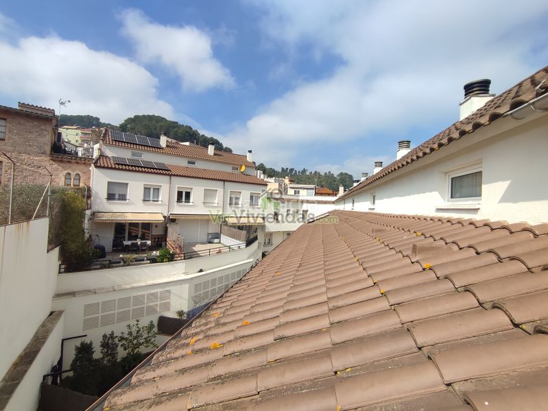 Foto 83579ca0-fae9-404f-a830-674ad2281c09. Casa adossada amb xemeneia calefacció aparcament a Torrelles de Llobregat