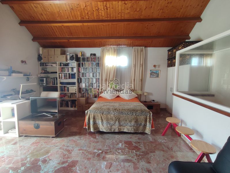 Foto 88404f66-7989-4930-9bf0-974ff5e3eaea. Casa adossada amb xemeneia calefacció aparcament a Torrelles de Llobregat