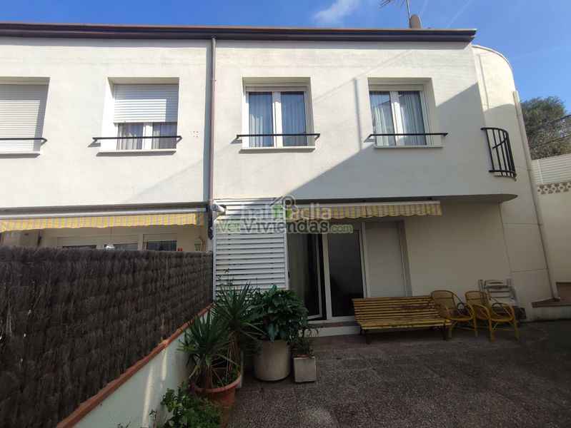 Foto 8f0eb633-f700-4342-b153-8eabc62691fd. Casa adossada amb xemeneia calefacció aparcament a Torrelles de Llobregat