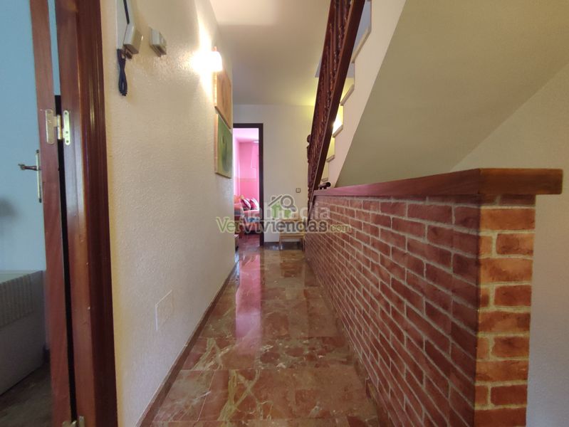 Foto a384e2f6-d38b-4d80-bf63-8065b7c6a9c8. Casa adossada amb xemeneia calefacció aparcament a Torrelles de Llobregat