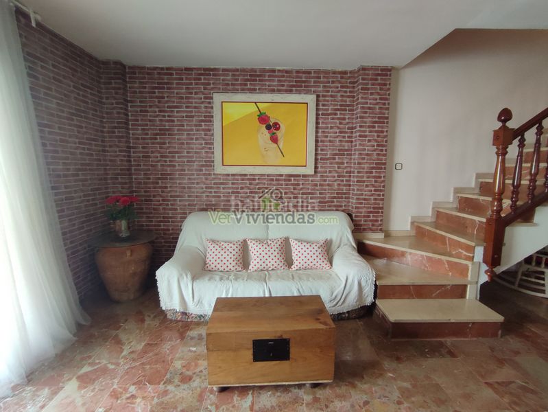 Foto a5ffb5fe-7959-44a7-b6c8-7561f53b635d. Casa adossada amb xemeneia calefacció aparcament a Torrelles de Llobregat