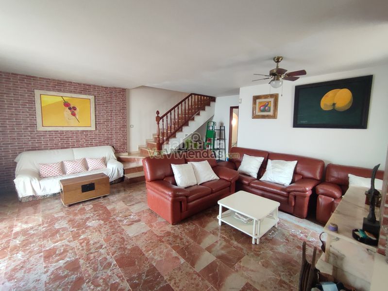 Foto b39a10fb-6ce1-4e98-8243-e4088d682de0. Casa adossada amb xemeneia calefacció aparcament a Torrelles de Llobregat