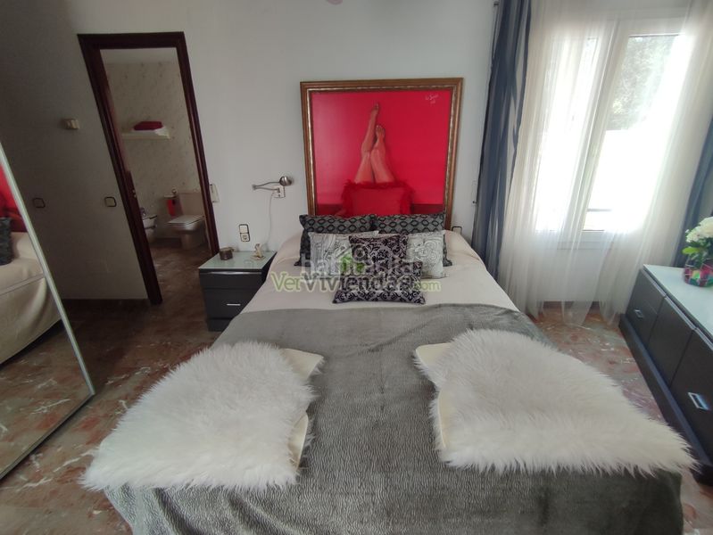 Foto e0299bd5-f858-41fd-a51e-82fd28be0681. Casa adossada amb xemeneia calefacció aparcament a Torrelles de Llobregat