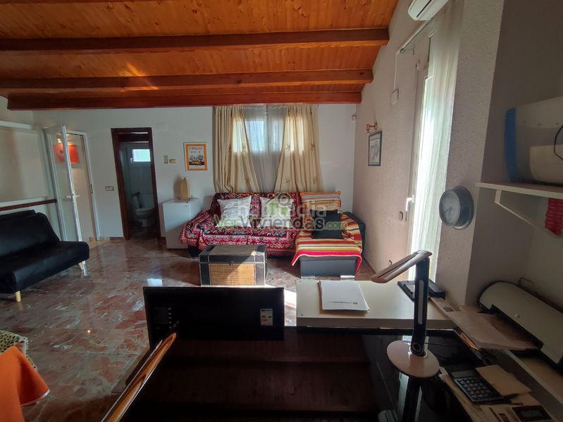 Foto e5ad05d4-cb79-4733-b932-34d462476f01. Casa adossada amb xemeneia calefacció aparcament a Torrelles de Llobregat