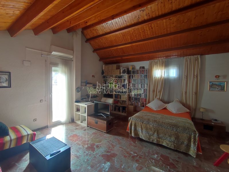 Foto e7a1a682-479c-4183-9b98-949d0c4822e3. Casa adossada amb xemeneia calefacció aparcament a Torrelles de Llobregat
