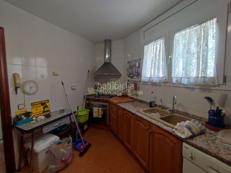 Foto f931df97-fa60-4f06-a3ae-23b70e63ea2d. Casa adossada amb xemeneia calefacció aparcament a Torrelles de Llobregat