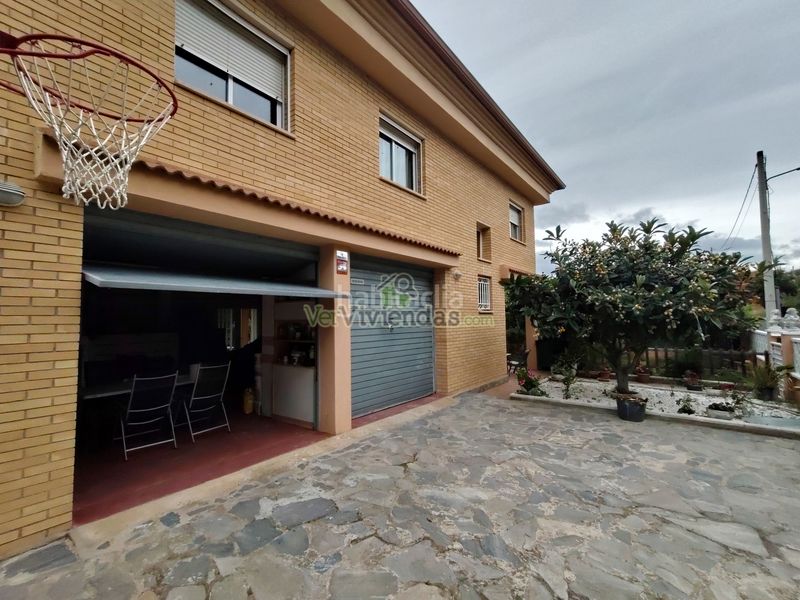 Foto 84dd1c2b-de7e-4035-a10a-b74d6903d784. Casa amb xemeneia calefacció aparcament piscina a Masquefa