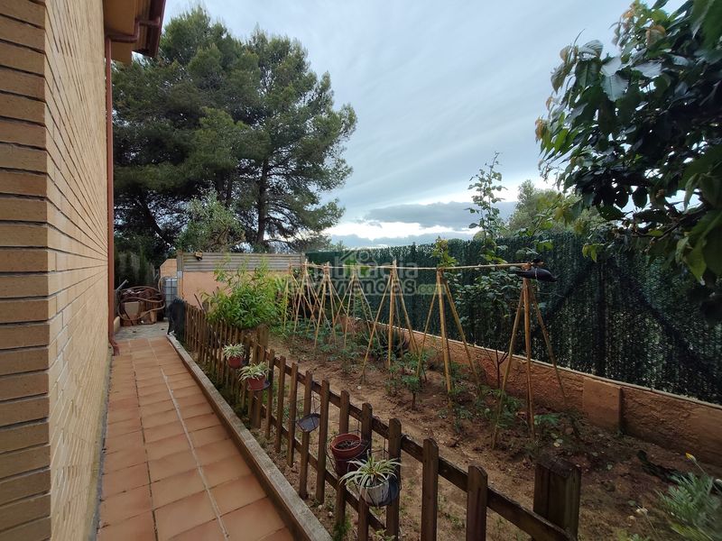 Foto 963243fb-8b12-4dab-96c5-9d756fba0664. Casa amb xemeneia calefacció aparcament piscina a Masquefa