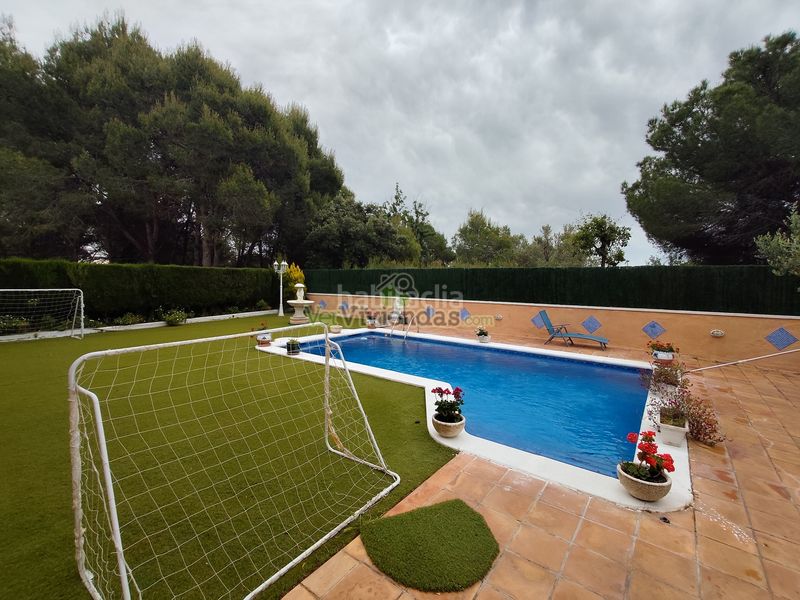 Foto a0cf5bae-cfa2-47b4-a5fb-9cc1970e1474. Casa amb xemeneia calefacció aparcament piscina a Masquefa