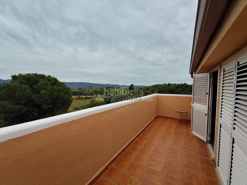 Foto a4e5fad7-8294-4878-9580-a2041a8ed9c1. Casa amb xemeneia calefacció aparcament piscina a Masquefa