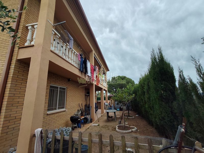 Foto a7643f9c-88a6-467a-b847-3370a2f0f982. Casa amb xemeneia calefacció aparcament piscina a Masquefa