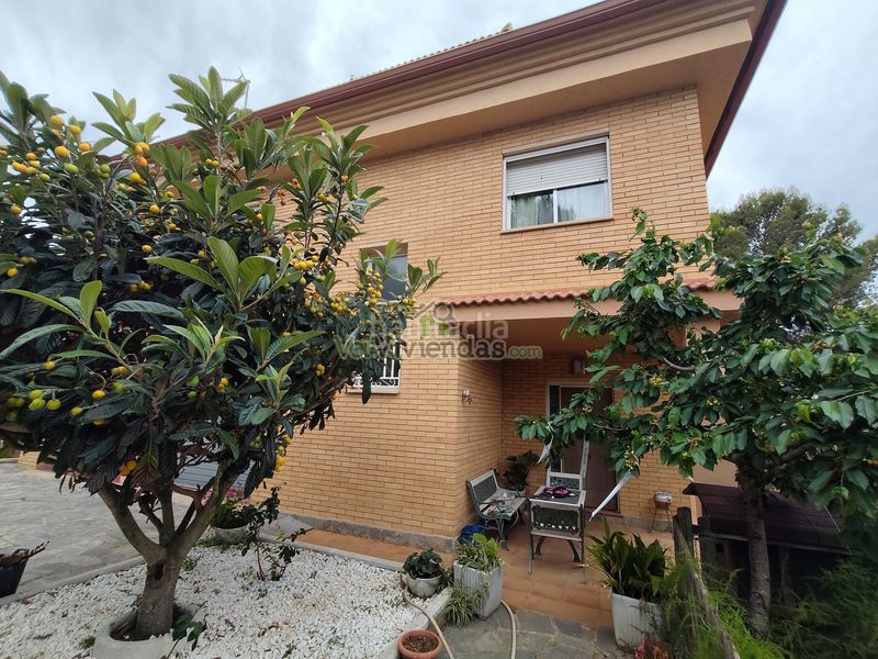 Foto ad97fd3c-8d05-43f9-a94f-421206f4ad4c. Casa amb xemeneia calefacció aparcament piscina a Masquefa