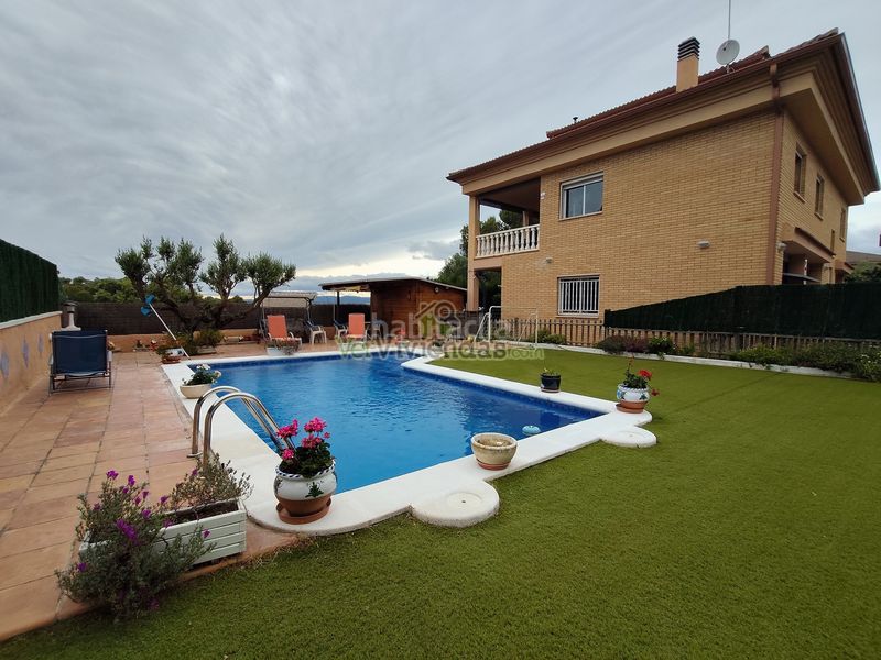 Foto bb67ce1c-75e0-4f03-8eef-7b67ed8ba33f. Casa amb xemeneia calefacció aparcament piscina a Masquefa