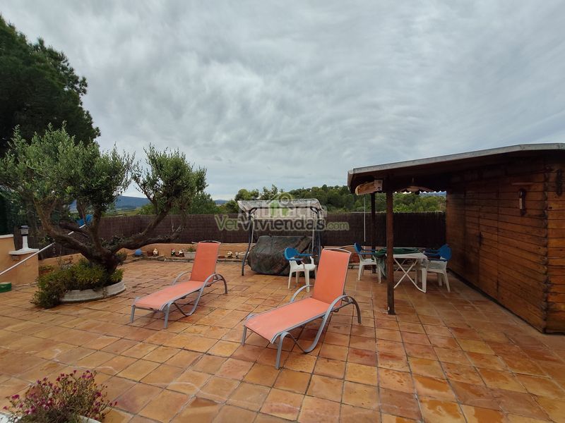 Foto bd0e2d56-f16c-42cd-a6b7-f4c16a9c4e37. Casa amb xemeneia calefacció aparcament piscina a Masquefa