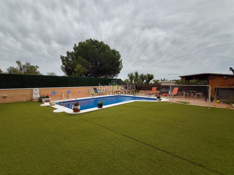 Foto c7a34b2d-5829-473a-ab4e-3371e9f6d955. Casa amb xemeneia calefacció aparcament piscina a Masquefa