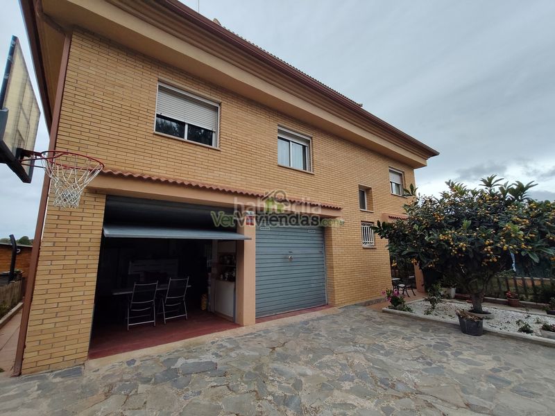 Foto ca734dd9-d129-42b2-af89-06ba07552992. Casa amb xemeneia calefacció aparcament piscina a Masquefa