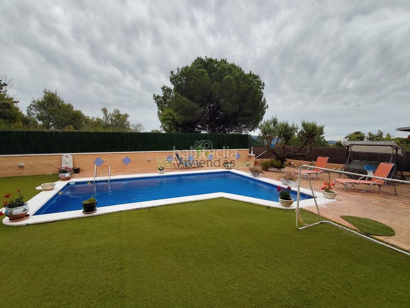 Foto f795b38e-c1ac-44c8-8273-f7940ab37f78. Casa amb xemeneia calefacció aparcament piscina a Masquefa