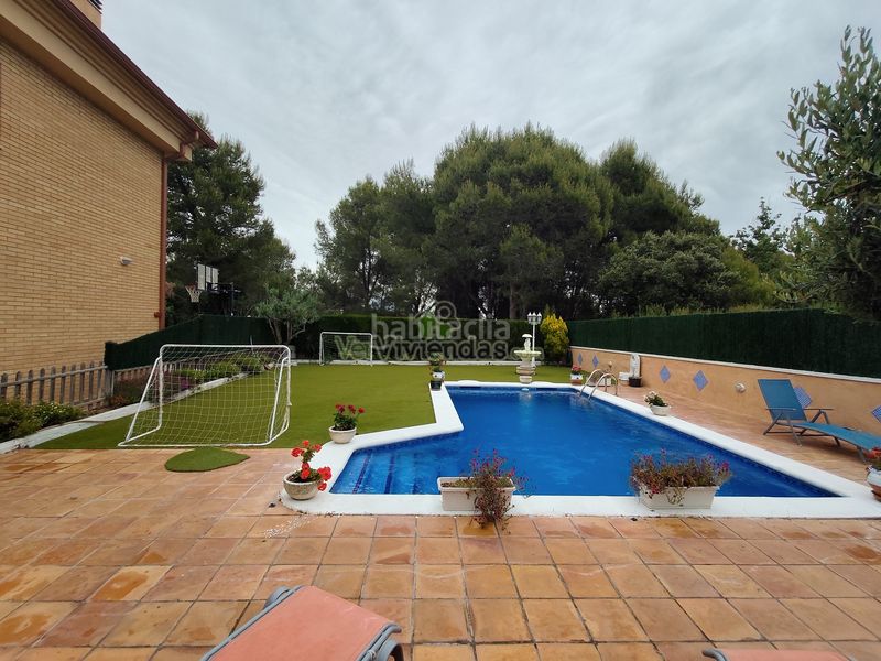 Foto faab1697-280c-44b3-9288-f272a2b37455. Casa amb xemeneia calefacció aparcament piscina a Masquefa