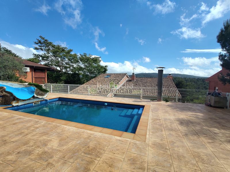 Foto 063384e9-6422-4848-a2da-007108c8a5e3. Casa amb xemeneia calefacció aparcament piscina a Begues
