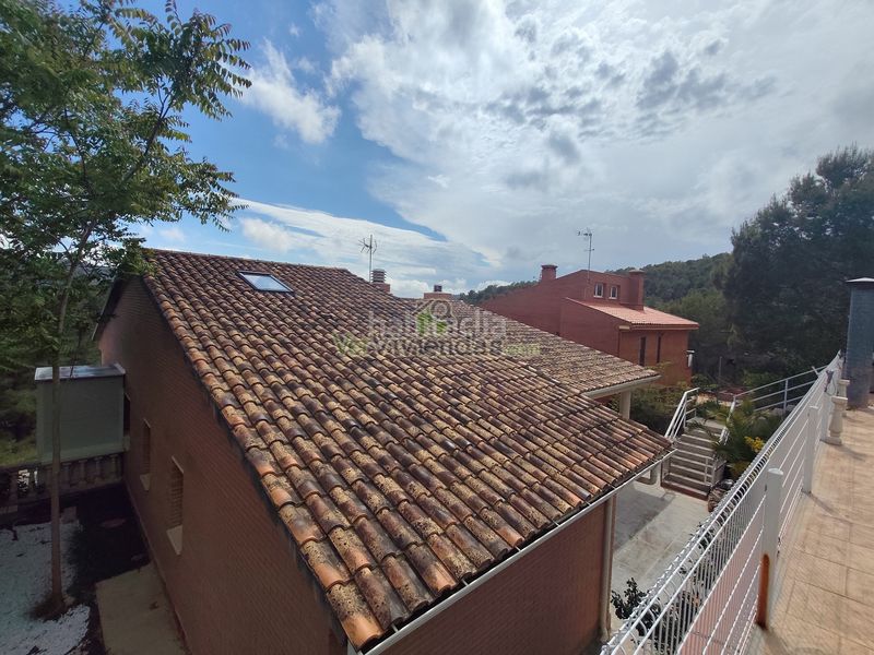 Foto 1e99f463-10c5-475e-b48a-586159594c94. Casa amb xemeneia calefacció aparcament piscina a Begues