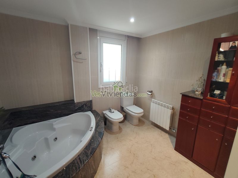 Foto 44e32b1b-dae5-45aa-bddf-f0746a94c7b8. Casa amb xemeneia calefacció aparcament piscina a Begues