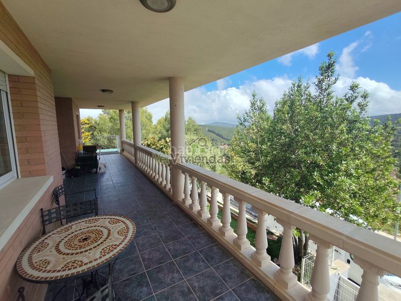 Foto 7a80fc31-2369-4785-856d-83fffe53aa38. Casa amb xemeneia calefacció aparcament piscina a Begues