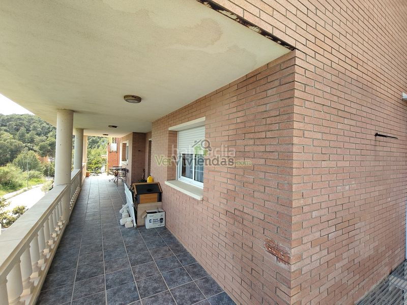 Foto 9645fa6b-ff22-4641-8433-50bbec57a0ef. Casa amb xemeneia calefacció aparcament piscina a Begues